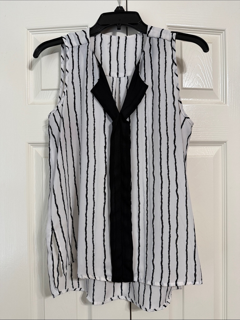Sleeveless Blouse Size Medium Black & White Striped Tie-Neck